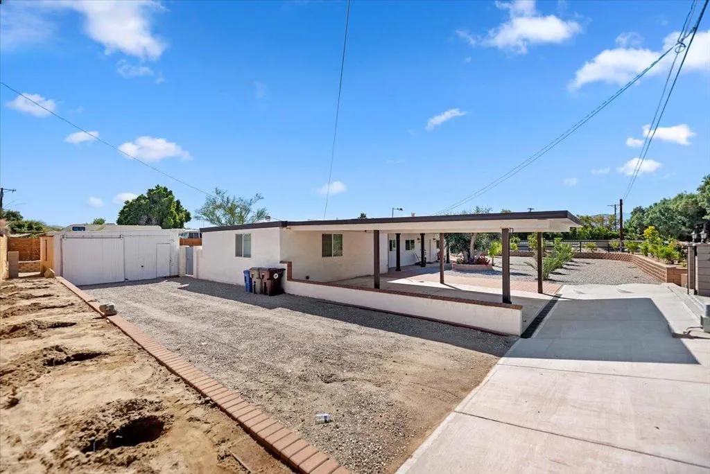 32300 Shadow Mountain Lane, Thousand Palms, California 92276 home-pic-9